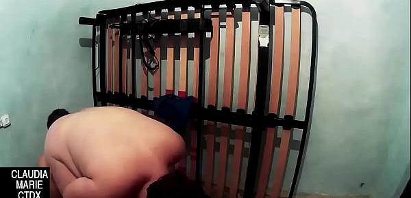  Arreglando la cama te apetece practicar sexo oral